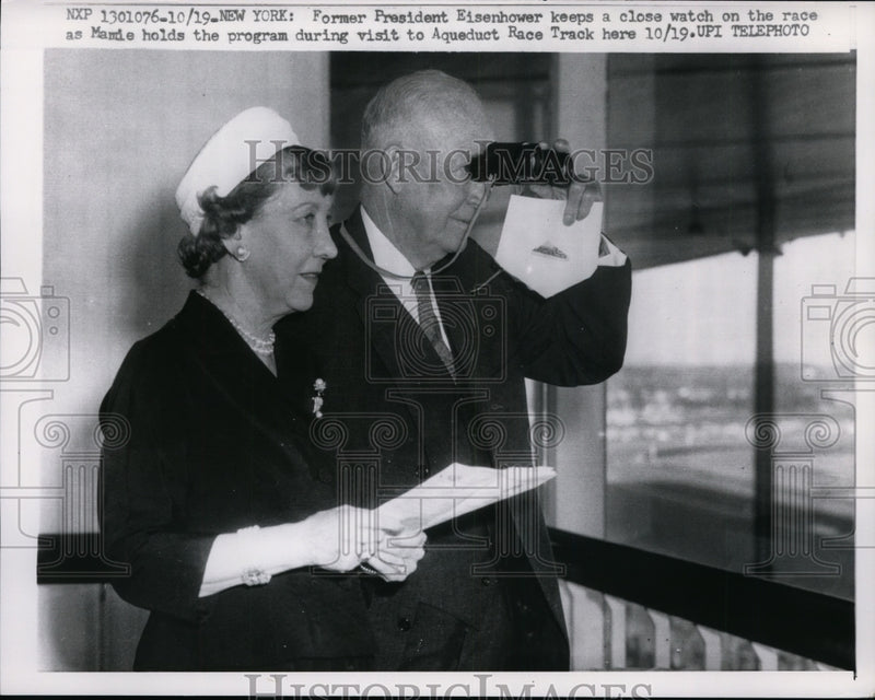 Load image into Gallery viewer, 1961 Press Photo Dwight Eisenhower watched on the race at Aqueduct Race Track
