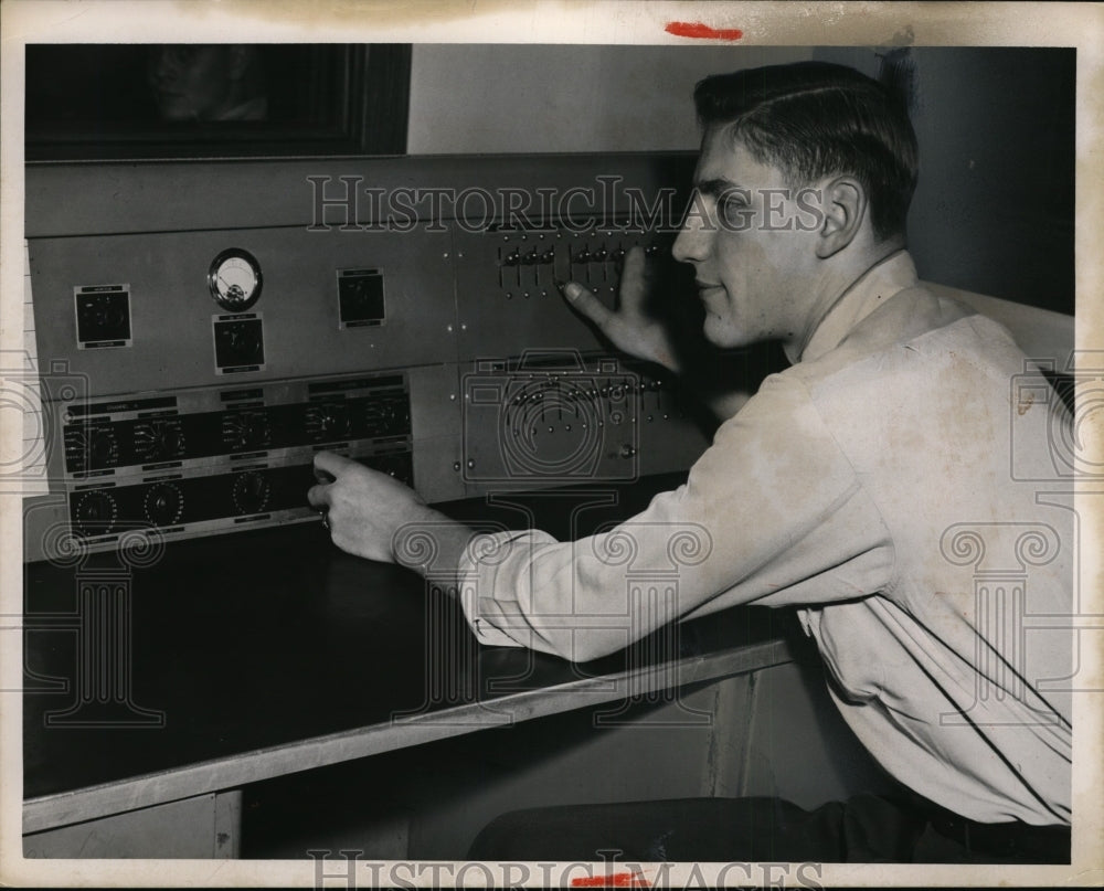 1950 Press Photo High School Student Walter Schmidt Operating Electronic Device