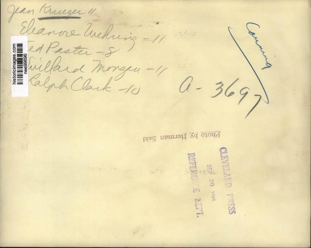 1946 Press Photo Children Canning Food - nee99696