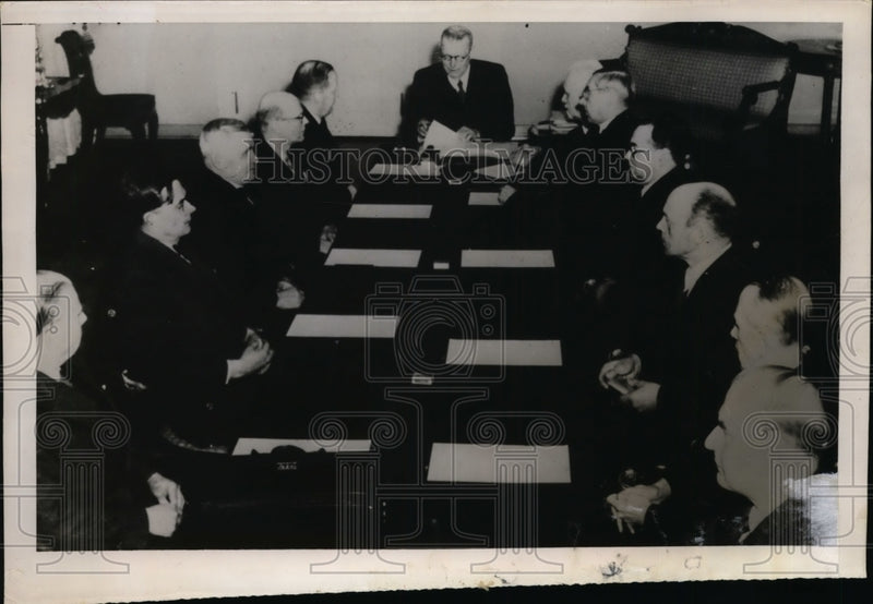 Load image into Gallery viewer, 1949 Press Photo Pres.Juho K.Paasikivi of Finland negotiate with Soviet
