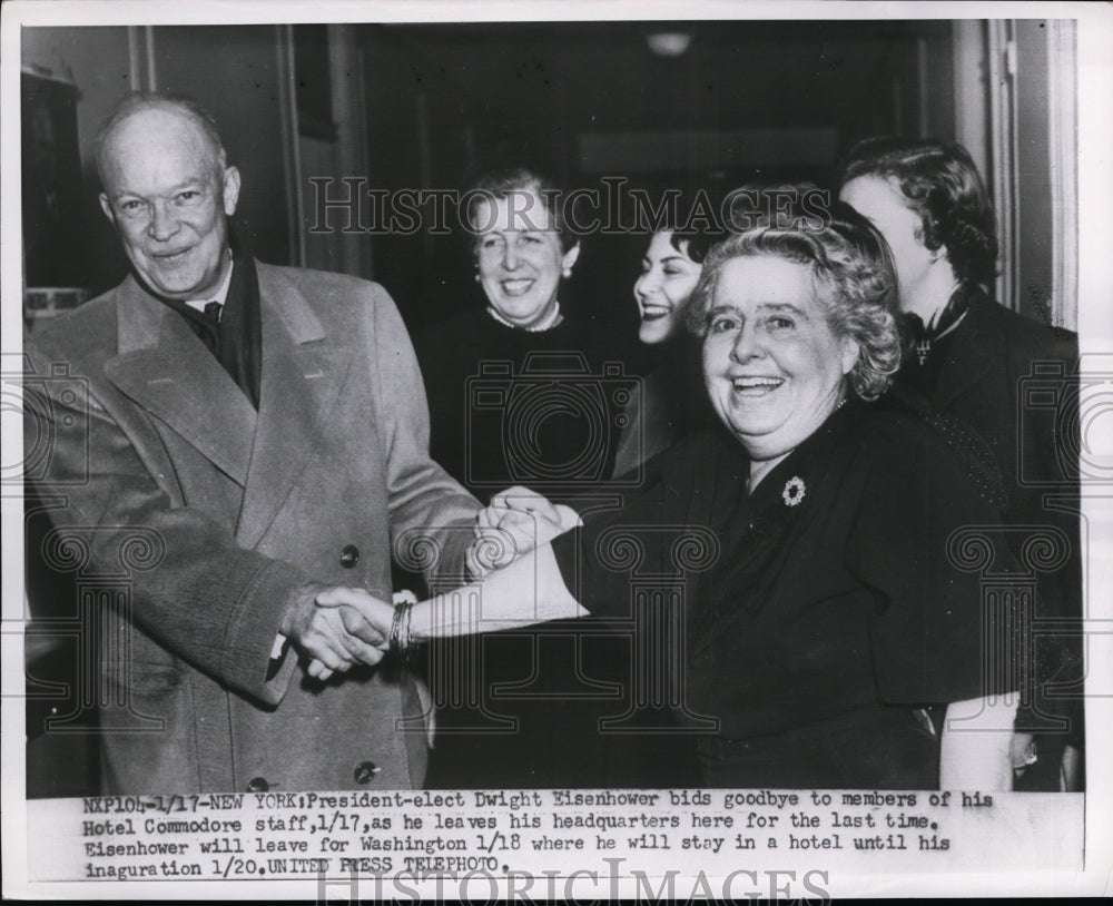 1953 Press Photo Pres.Dwight Eisenhower farewell to staff of Hotel Commodore