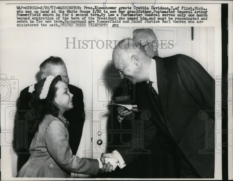 Load image into Gallery viewer, 1957 Press Photo President Dwight D. Eisenhower, 7-Year-Old Cynthia Davidson
