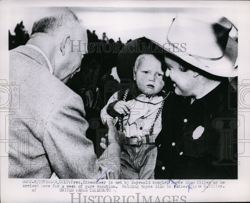 Load image into Gallery viewer, 1953 Press Photo President Dwight D. Eisenhower Meets 2-Year Old Cowgirl
