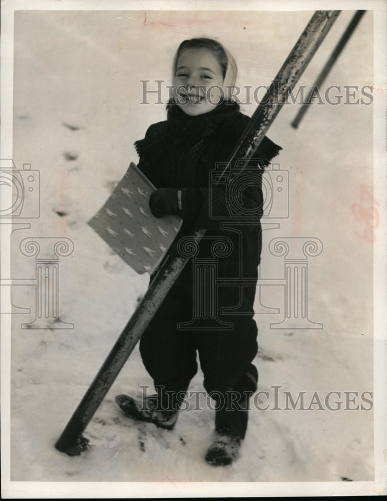 1954 Press Photo Linda Reisenfeld First Grader at Taylor School - nef00114