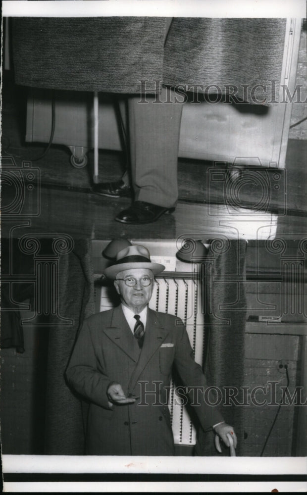 Load image into Gallery viewer, 1956 Press Photo Former President Harry Truman votes in Independence MO
