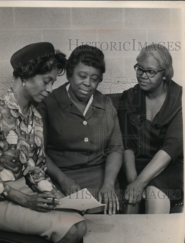 1966 Press Photo Members Of Hough Area Women&#39;s Civic Association - nef00151