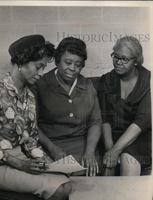 1966 Press Photo Members Of Hough Area Women's Civic Association - nef00151