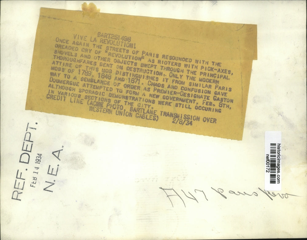 1934 Press Photo Rioters with pickaxes & shovels march in Paris - nef00172