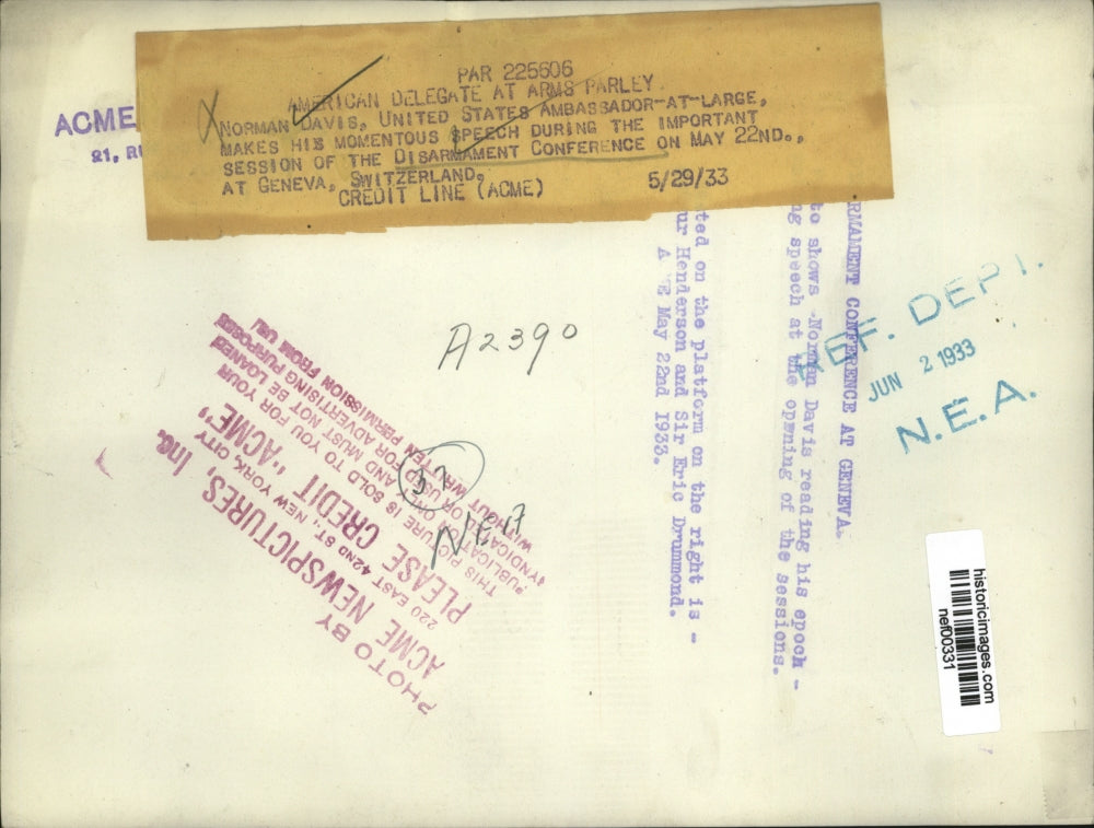 1933 Press Photo US Ambassador Norman Davis gives speech at conference