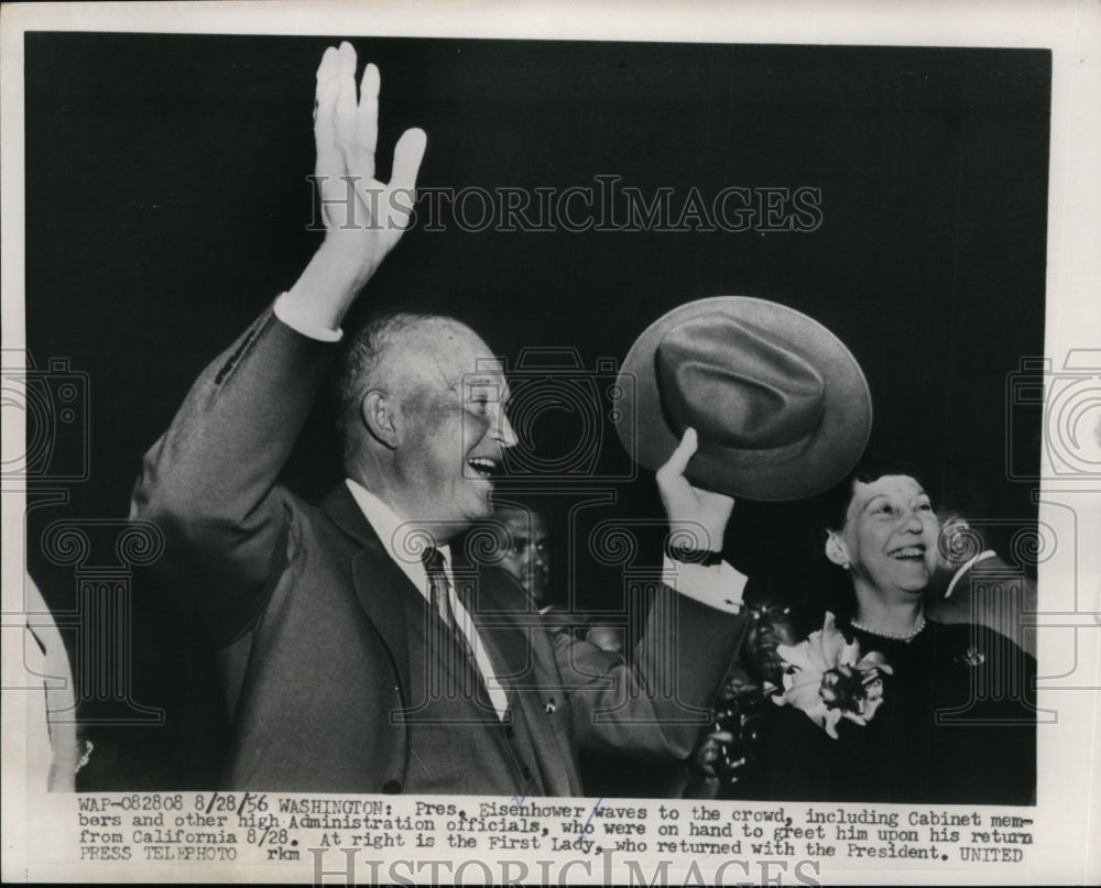 1956 Press Photo President Eisenhower Returns To Washington From California