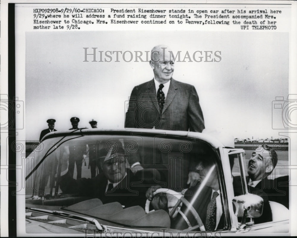 1960 Press Photo President Eisenhower stands in open car - nef00562