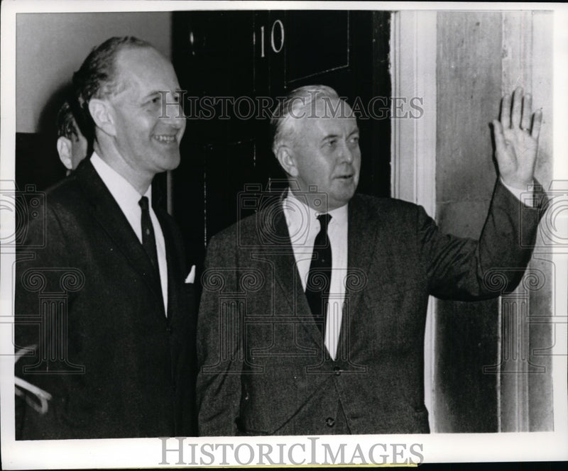 Load image into Gallery viewer, 1966 Press Photo British Prime Minister Harold Wilson &amp; Capt Terence ONeill

