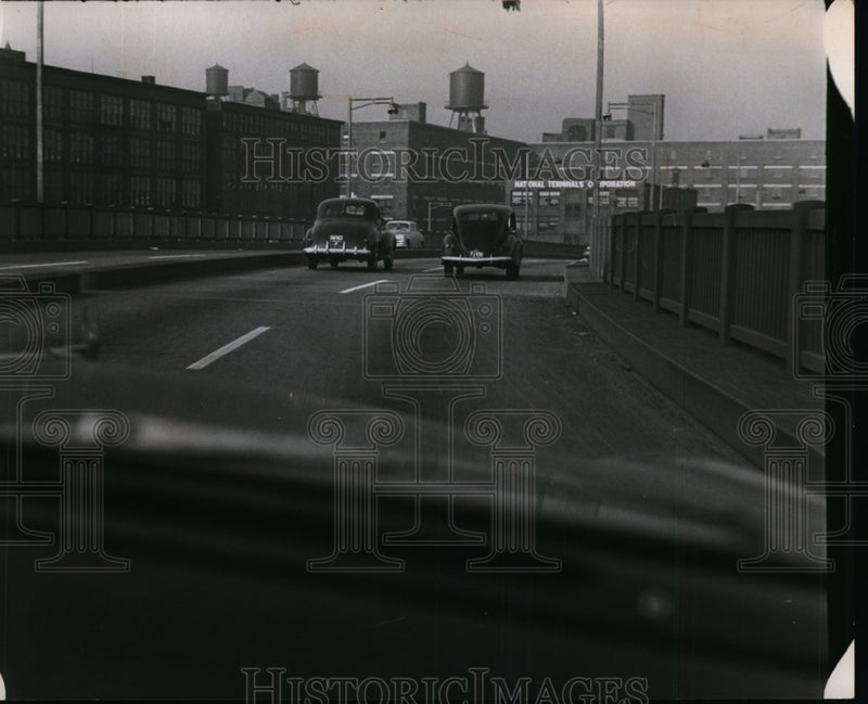 Load image into Gallery viewer, 1951 Press Photo Shore Drive in Cleveland Ohio - nef00743
