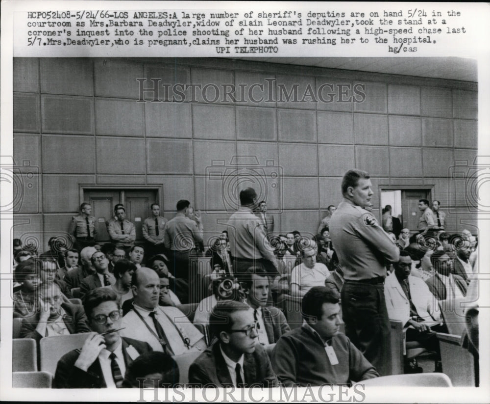 1966 Press Photo Sheriffs deputies in courtroom as Barbara Deadwyler takes stand- Historic Images