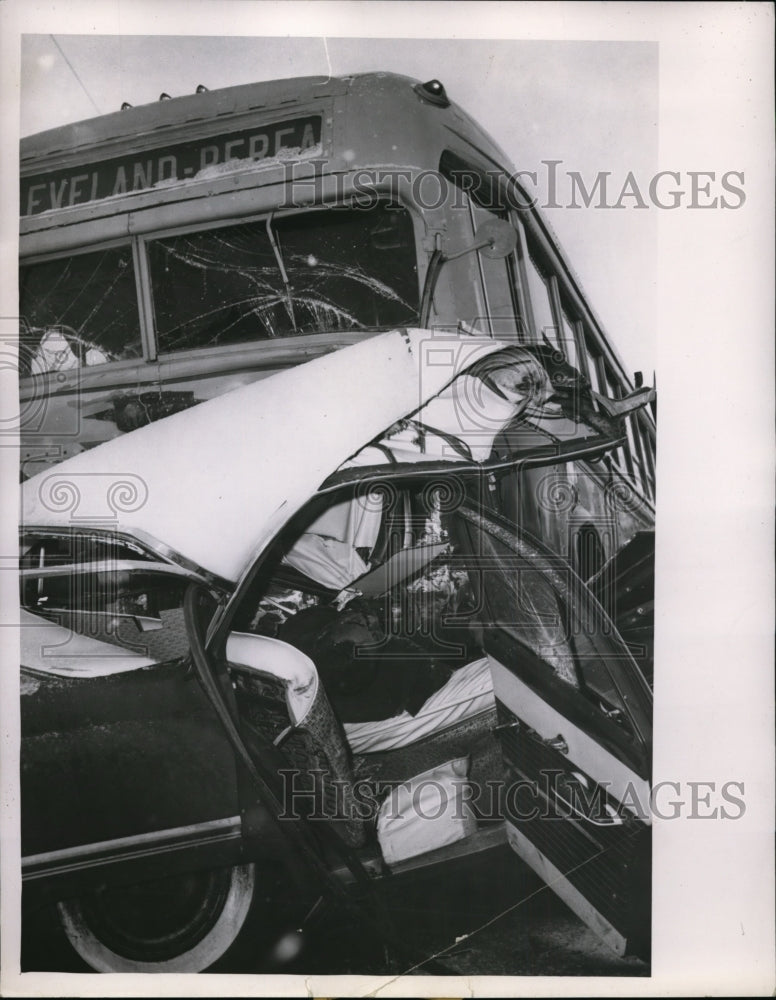 1958 Press Photo Bus Accident - nef00907