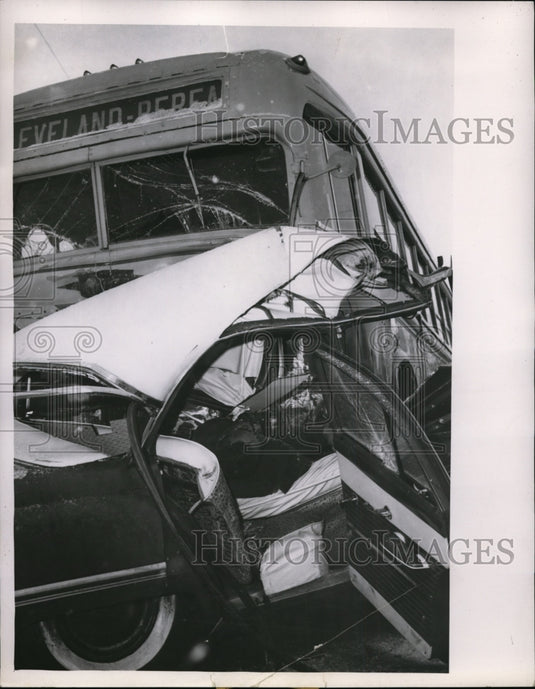 1958 Press Photo Bus Accident - nef00907