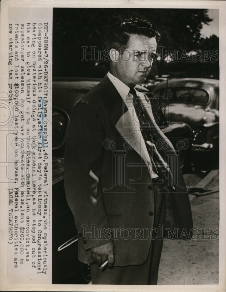 1951 Press Photo Federal witness Wayne Campbell leaves car to turn himself in
