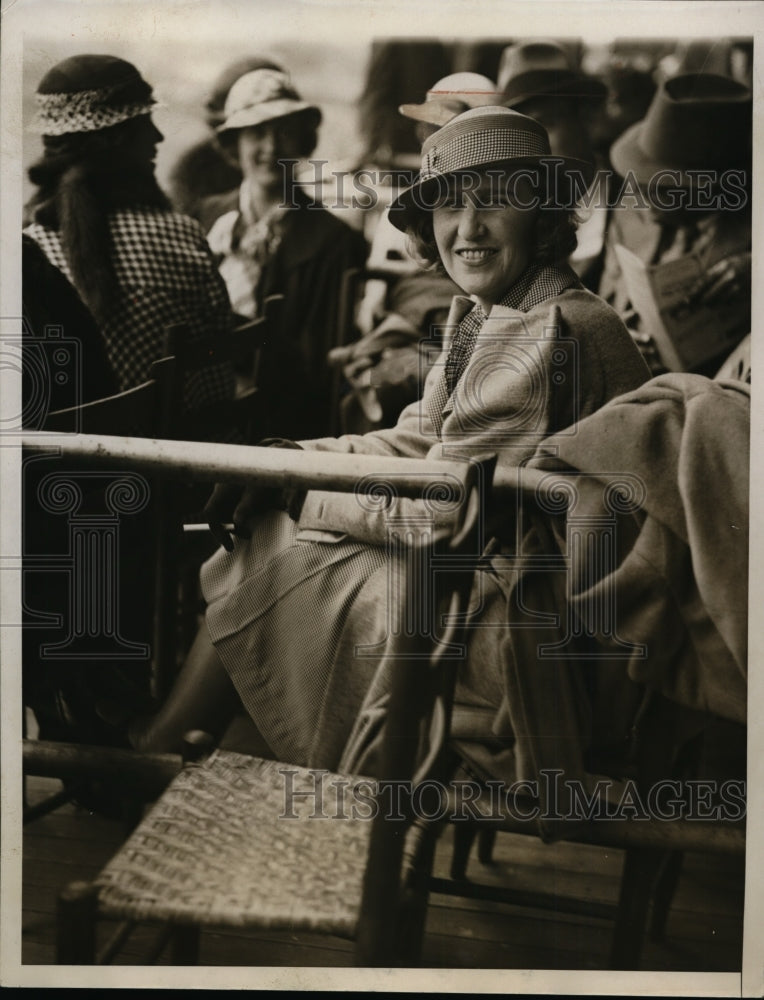 1933 Press Photo New York Socialite Mrs. J. Averile Clark at Kentucky Derby