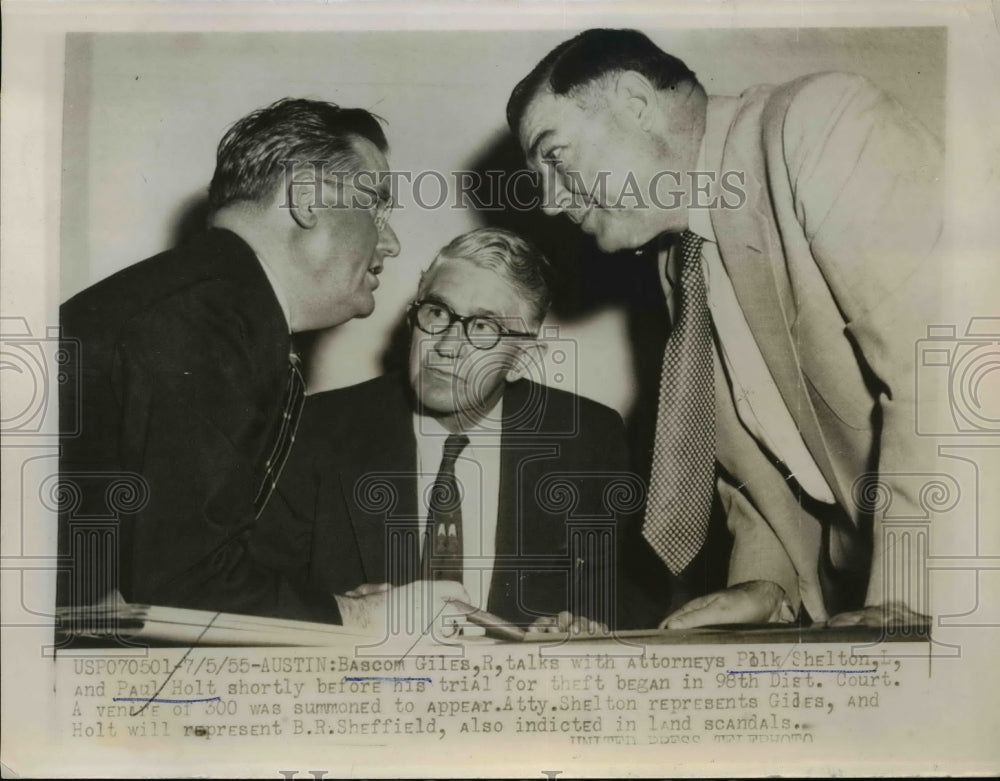 1955 Press Photo Bascom Giles talks with attorneys Polk Shelton &amp; Paul Holt