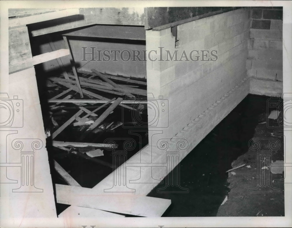 Press Photo Vandalized Home on Thunderbird Ave. in Newton under construction