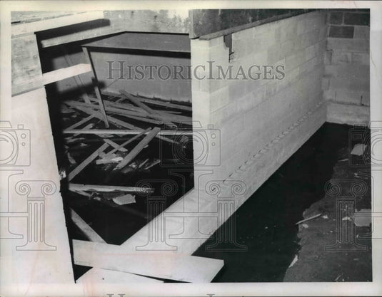 Press Photo Vandalized Home on Thunderbird Ave. in Newton under construction