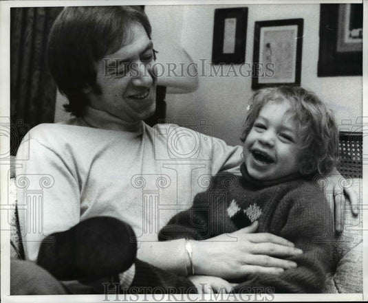 1971 Press Photo Erik Kirkland & Son Christopher After Otto Preminger Claims Him