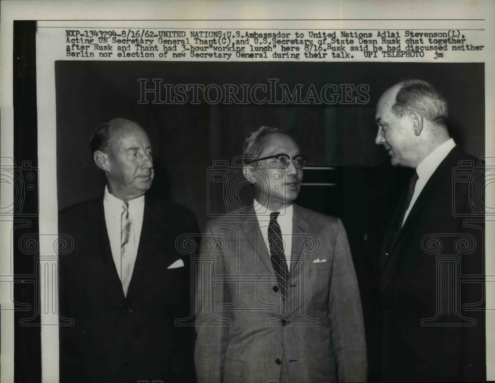 1962 Press Photo Acting UN Secretary General U Thant talks with US Officials