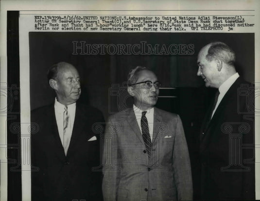1962 Press Photo Acting UN Secretary General U Thant talks with US Officials