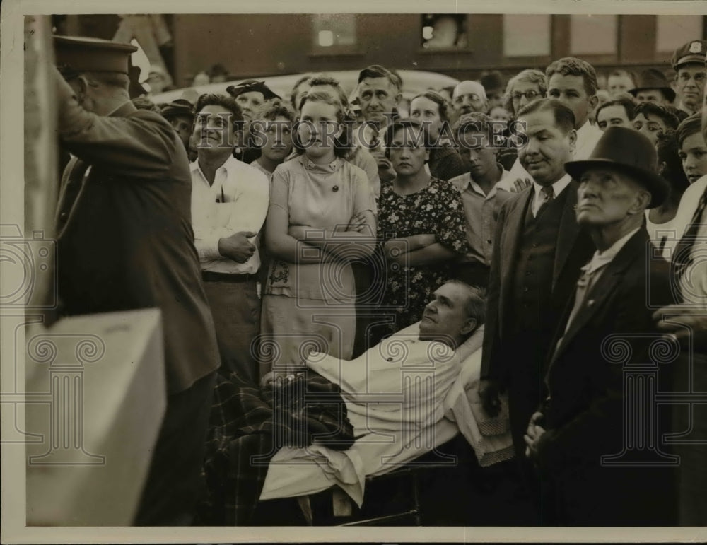 1936 Press Photo Bedridden Charles Ingalls Listens To Arizona Governor's Address