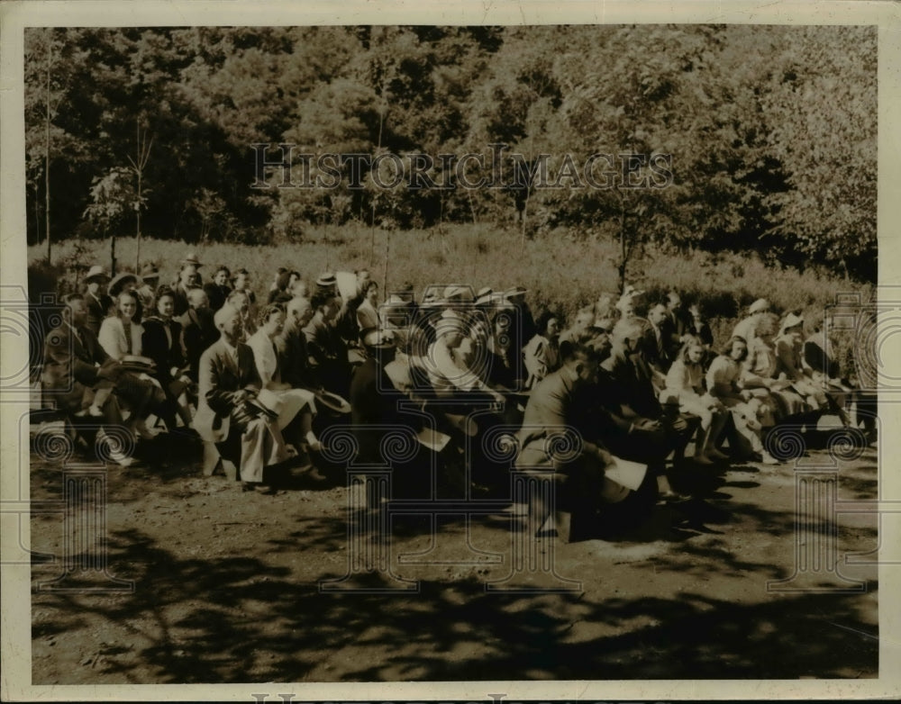 1940 Press Photo Crowd At West Park Kiwanis Lodge Dedication - nef01740