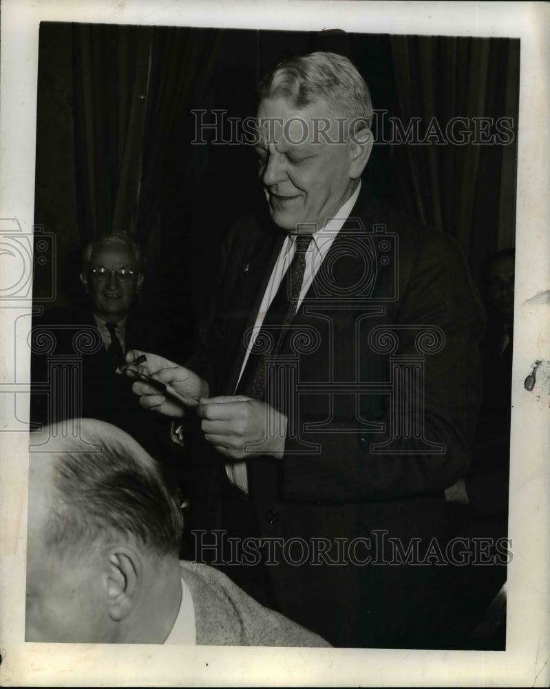 1941 Press Photo WA Alpers - nef02189
