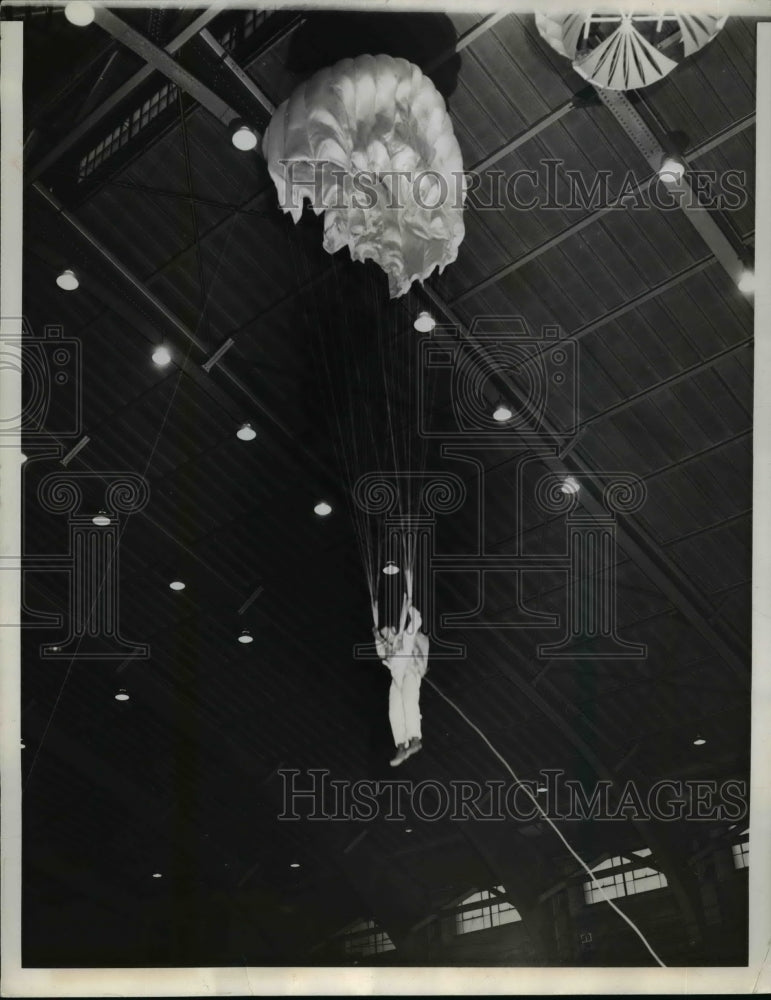 1942 Press Photo Carl Rupert Makes Record Indoor Parachute Jump - nef02295