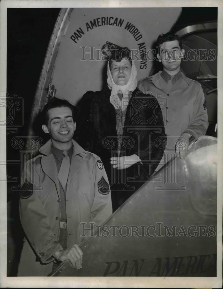 1946 Press Photo SS Yukon Crash Survivors - nef02300