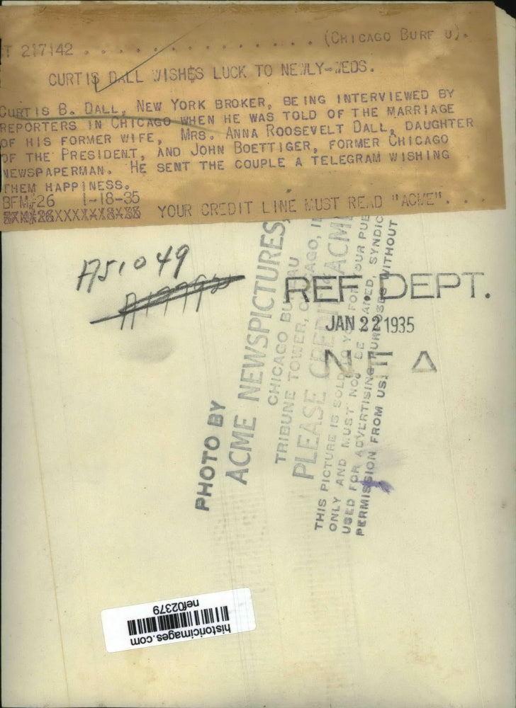 1935 Press Photo Curtis B. Dall, New York Broker Interviewed by Reporters