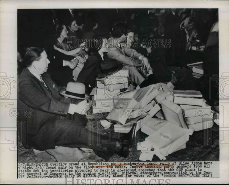Load image into Gallery viewer, 1950 Press Photo Large crowd at Republican party buck-a-box lunch rally
