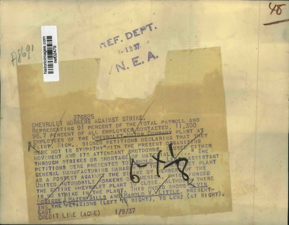 1937 Press Photo Chevrolet Motor Company Employees Against Strike - nef02479