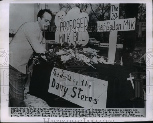 1955 Press Photo Dairy Store Owner Arranges Minnesota Milk Bill Protest Posters