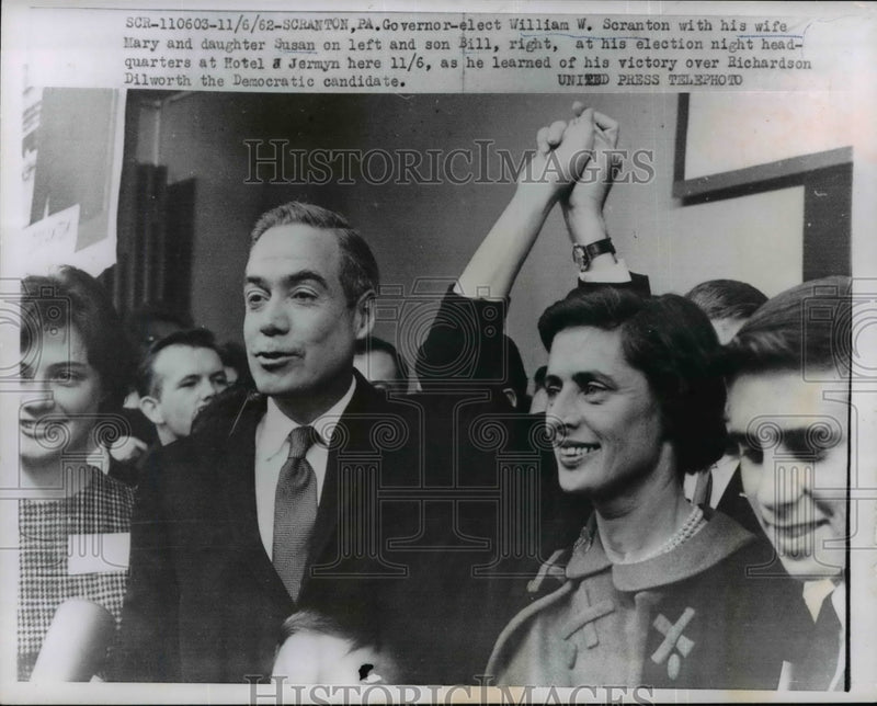 Load image into Gallery viewer, 1962 Press Photo Gov Elect William Scranton and his family - nef02794
