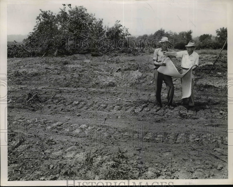 Load image into Gallery viewer, 1953 Press Photo Big intersection goes there - nef02839
