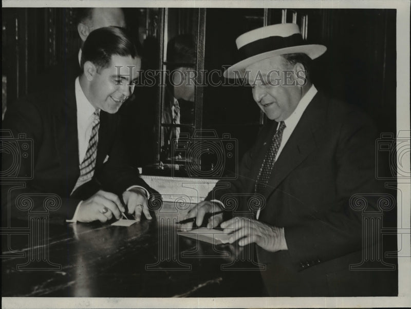 Load image into Gallery viewer, 1932 Press Photo Ex Sen Henry Allen of Republican National Committee - nef02855
