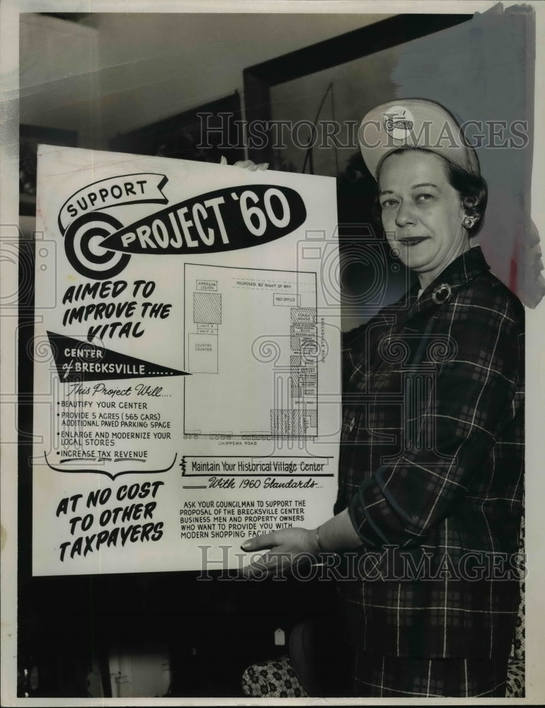 1960 Press Photo Jane Davis Owner Heritage House Furniture Store - nef03026