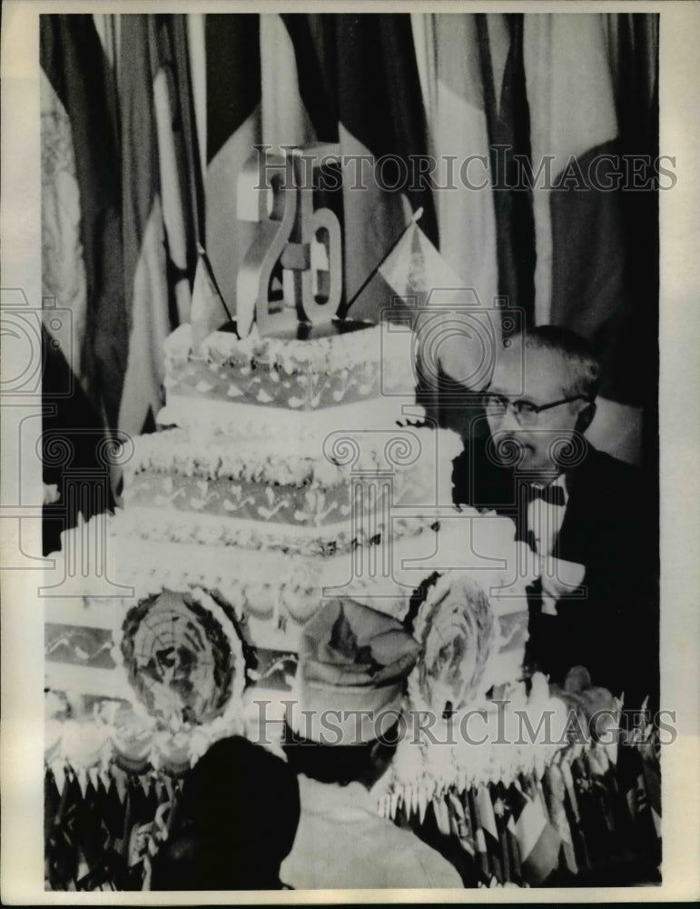 Load image into Gallery viewer, 1970 Press Photo Birthday Cake for United Nations Secretary General U Thant
