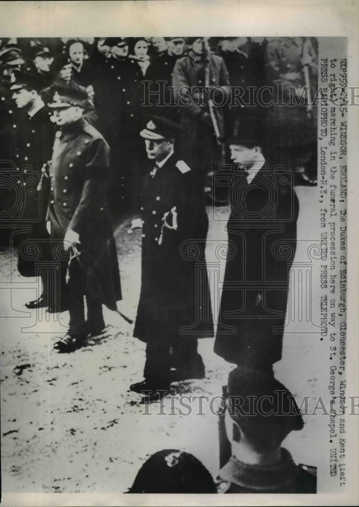 Load image into Gallery viewer, 1952 Press Photo Dukes Marching in Funeral Procession, London - nef03072
