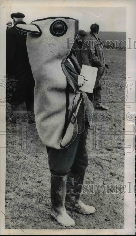 Load image into Gallery viewer, 1957 Press Photo Spectator Wears Horse Blanket at Tetcott Hunt Horse Trials
