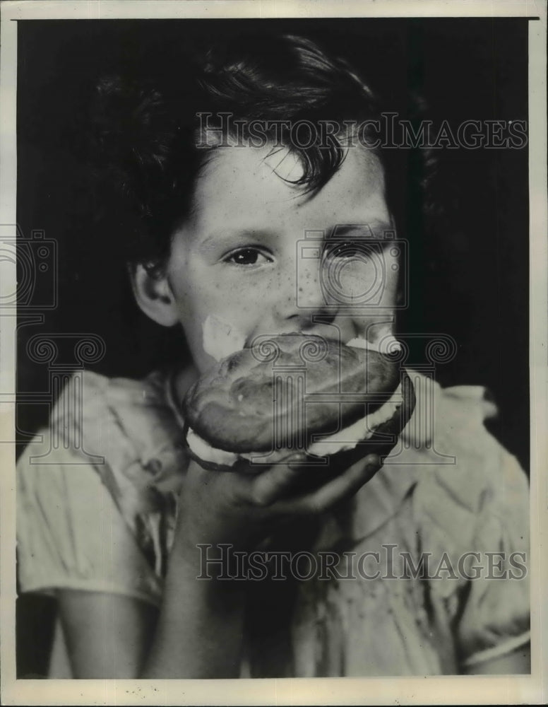 1941 Press Photo American Child - nef03194- Historic Images