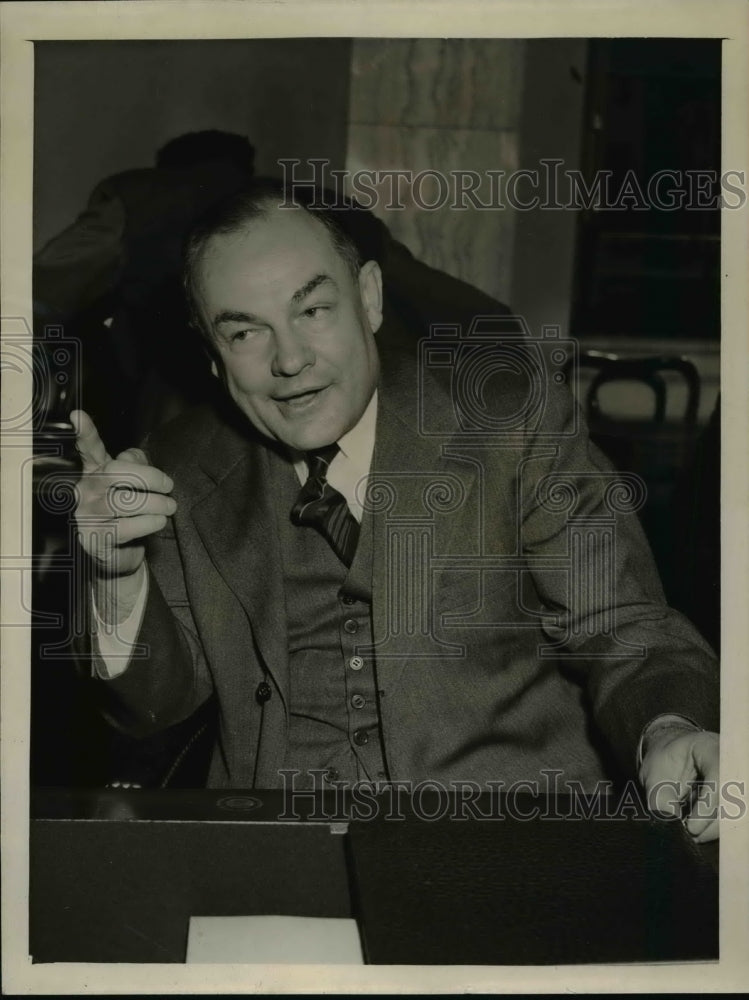 1944 Press Photo Agriculture Secretary Claude Wickard appears before committee