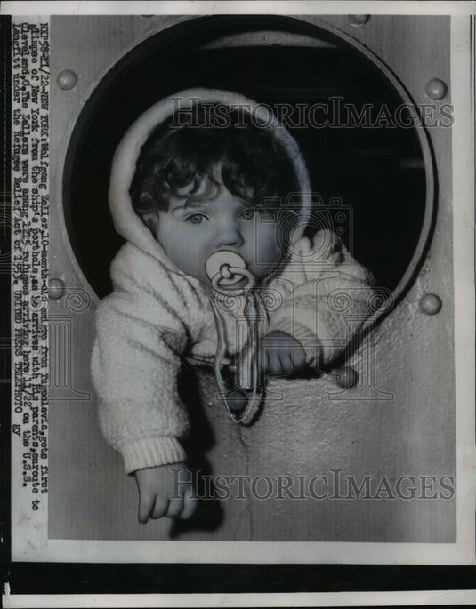 1955 Press Photo 10 month old Wolfgang Zeller arrives in New York - nef03466