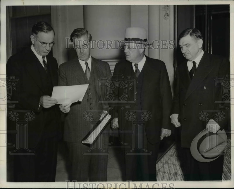 Load image into Gallery viewer, 1941 Press Photo Congressional Leaders call on President at White House
