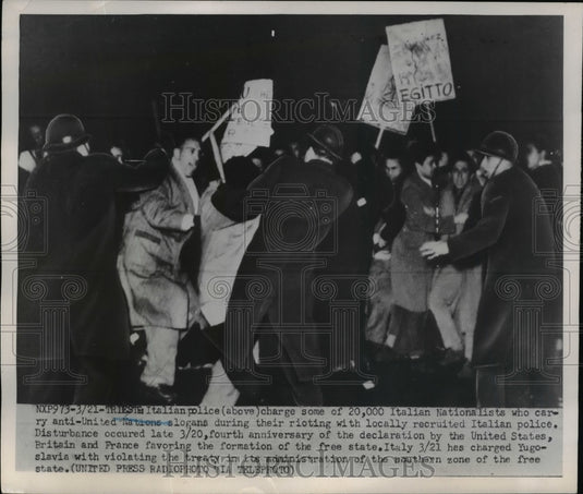 1952 Press Photo Italian police fight rioting Nationalists in Triest - nef03579