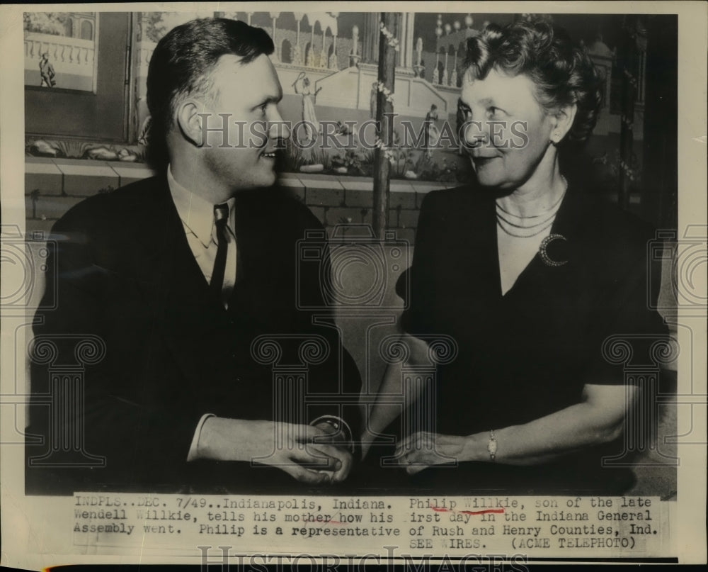1949 Press Photo Philip Willkie son of late Wendell Willkie talks with mother